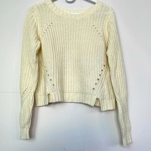 Delia’s Off-White Cropped Knitted Sweater. Size L (juniors)